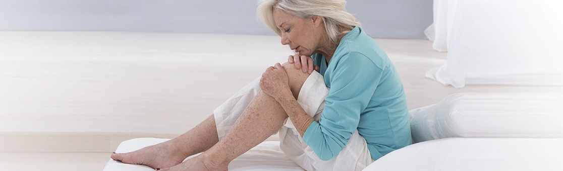 Extranjero terminar Cortar Calambres y dolor en las piernas por la noche: causas, tratamiento y  prevención | TYLENOL PM®